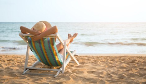 Den Sommer-Urlaub verbringen die Österreicher gerne in den klassischen Baderegionen am Mittelmeer. (Bild: stock.adobe.com/Peera - stock.adobe.com)