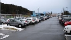 Parkplatznot: Die Park&Ride-Anlage in Neumarkt ist meist überfüllt. (Bild: Tröster Andreas)