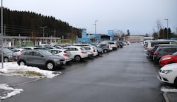 Parkplatznot: Die Park&Ride-Anlage in Neumarkt ist meist überfüllt. (Bild: Tröster Andreas)