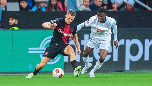 Romeo Amane (r.) in a duel with Leverkusen's Wirtz. (Bild: AP ( via APA) Austria Presse Agentur/Teresa Kröger / dpa Picture Alliance / picturedesk.com)