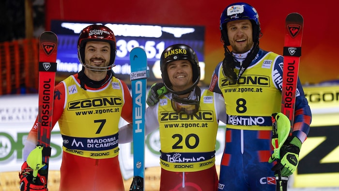 Albert Popov (Mitte) siegte vor Loic Meillard (l.) und Samuel Kolega.