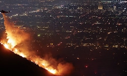 Die berühmten Hollywood Hills stehen bereits in Flammen.
