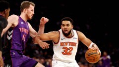 Jakob Pöltl (l.) hatte gegen Karl-Anthony Towns (r.) und Co. das Nachsehen. (Bild: AFP/APA/Getty Images via AFP/GETTY IMAGES/AL BELLO)