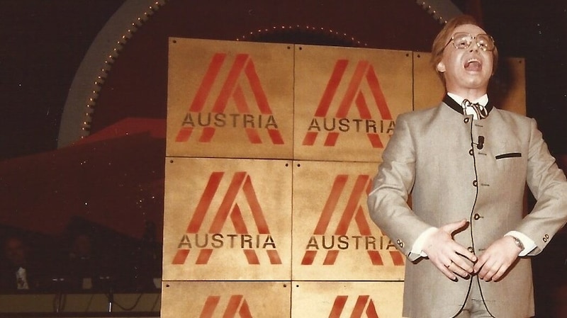 Quick-change artist Helmut Binter as presenter Günter Tolar (Bild: Archiv Faschingsgilde Villach)