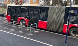 Wer am Mittwoch den 35A nutzte, staunte nicht schlecht über die Radbügel mitten in der Station.