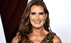 Brooke Shields schildert, dass ein Chirurg ohne ihre Zustimmung eine Intim-OP durchgeführt habe.