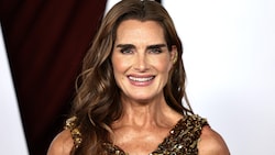 Brooke Shields schildert, dass ein Chirurg ohne ihre Zustimmung eine Intim-OP durchgeführt habe. (Bild: Getty Images via AFP/GETTY IMAGES/Dimitrios Kambouris)