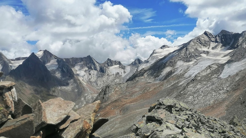 In diesem Gebirge dürfte der Mann unterwegs gewesen sein. Er stürzte in eine Gletscherspalte.  (Bild: Peter Freiberger)