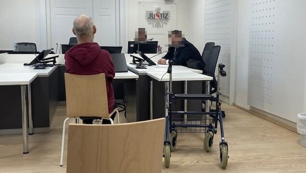 The 67-year-old had to stand trial at Linz Regional Court (Bild: Andrea Kloimstein, Krone KREATIV)