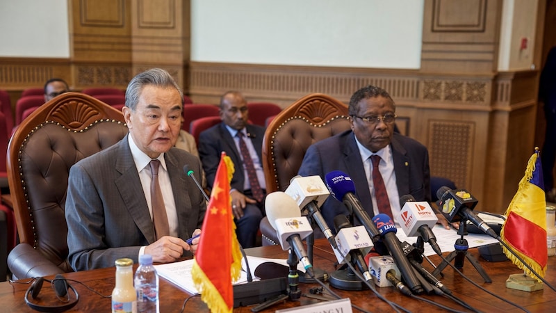 Der Angriff ereignete sich nur wenige Stunden, nachdem des chinesischen Außenministers Wang Yi von Staatschef Mahamad Idriss Déby Itno im Präsidentenpalast empfangen wurde.  (Bild: APA/AFP)