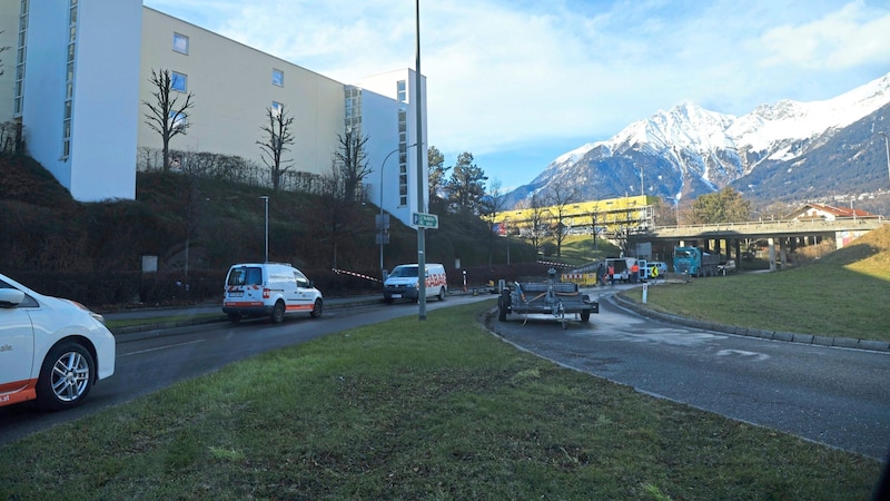 The road had to be temporarily closed to traffic. (Bild: Johanna Birbaumer)