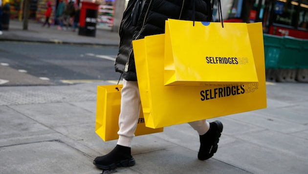 Die Übernahme der britischen Warenhauskette Selfridges war von der Signa eigentlich nicht mehr zu stemmen.   (Bild: picturedesk.com/HOLLIE ADAMS / AFP / picturedesk.com)