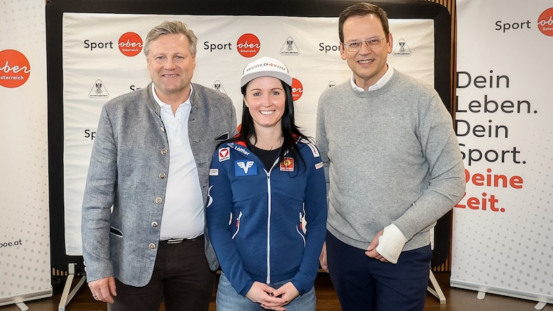 Hinzenbach-Macher Bernhard Zauner mit Jaci Seifriedsberger und OÖ-Verbandschef Klaus Kumpfmüller. (Bild: GEPA pictures)