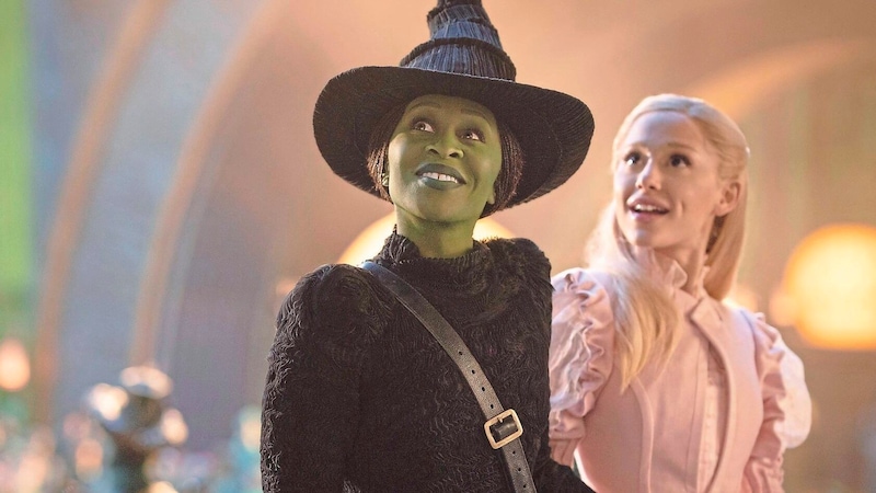 Gerade erst kam der 1. Teil der Musicalverfilmung „Wicked“ ins Kino, im November folgt schon der zweite. (Bild: AP ( via APA) Austria Presse Agentur/© Universal Studios. All Rights Reserved.)