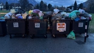 In der Silberstadt Schwaz konnte man am Donnerstag in der Früh noch die Überreste der Feiertage mehr als deutlich sehen. (Bild: Manuel Schwaiger)