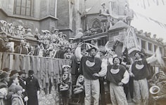 Die sogenannten „Prangerhäscher“ beim Rauterbrunnen.  (Bild: Archiv Villacher Fasching)