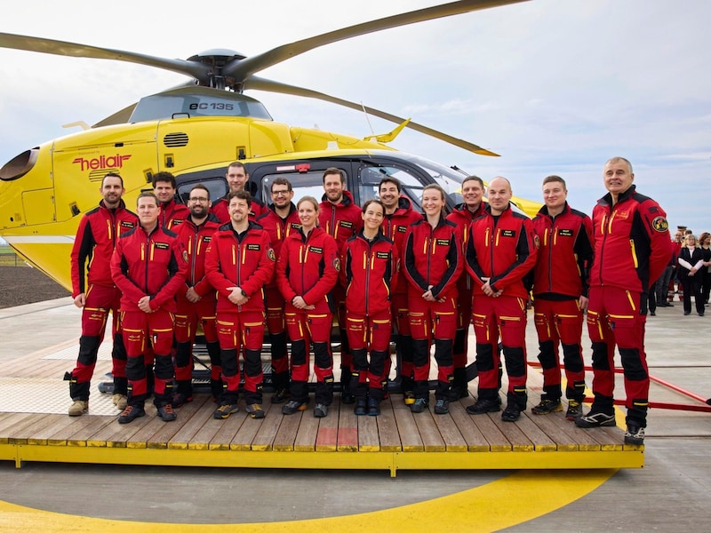 Since the start of operations on April 1, 2024, the C18 has flown over 1,000 missions from the interim base in Wiener Neustadt. The seven flight rescuers, ten emergency doctors and four pilots now take off from Frauenkirchen. (Bild: ÖAMTC/APA-Fotoservice/Leitner)