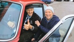 Hans-Joachim Stuck im Porsche mit dem Veranstalter Michael Glöckner beim Start. (Bild: Tomschi Peter)