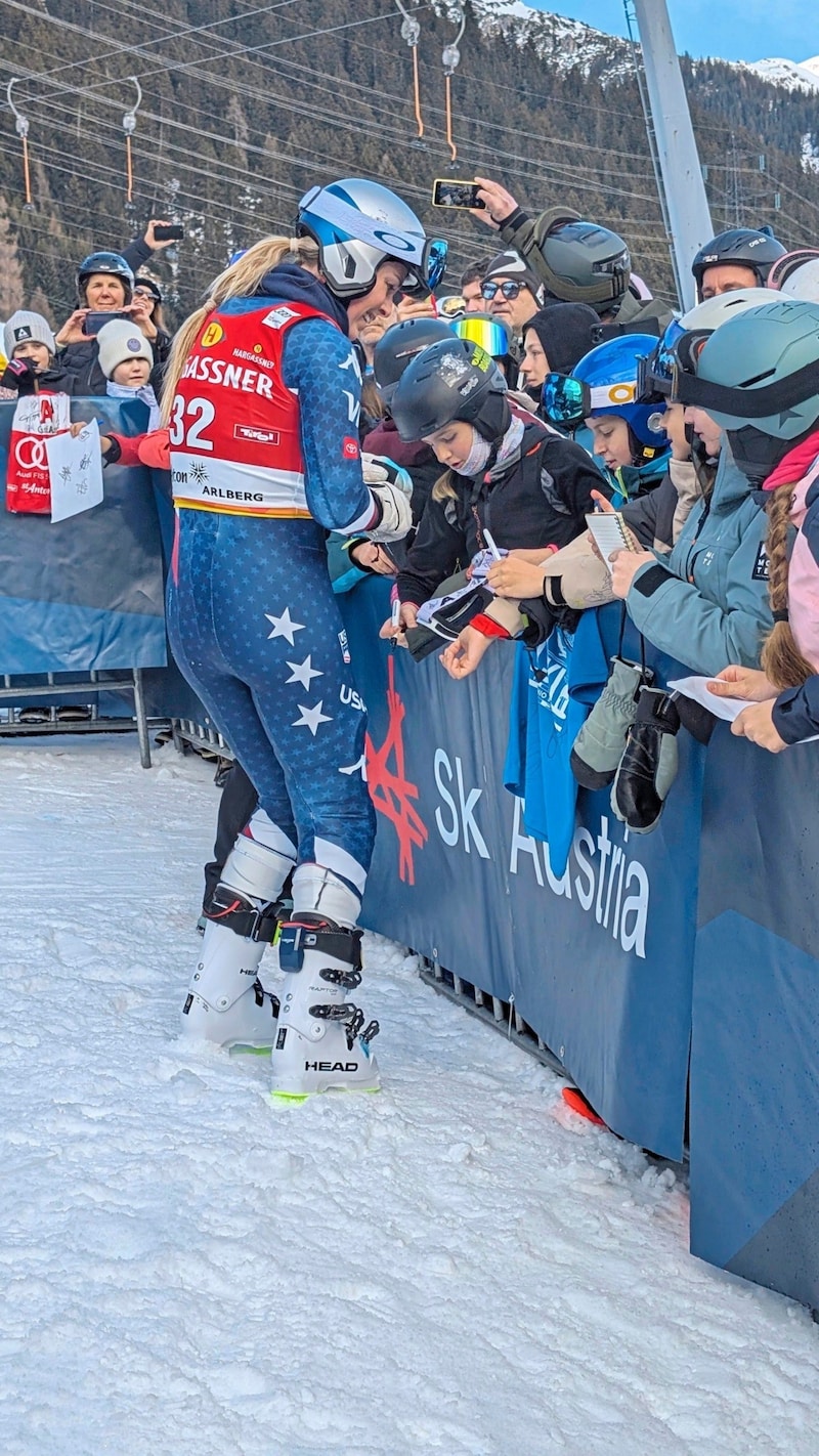 Lindsey Vonn signed numerous autographs. (Bild: Fraisl Georg)