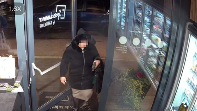 Here you can see the suspected thief entering the store (Bild: zVg, Krone KREATIV)