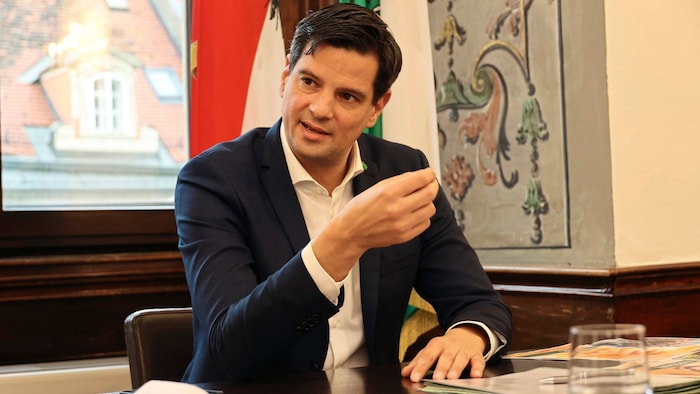 Hannes Amesbauer ist stolz auf das strengste Sozialhilfegesetz des Landes.