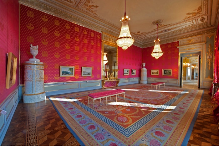 Der rote Audienzsaal: Hier warteten die Besucher, bis sie empfangen wurden.