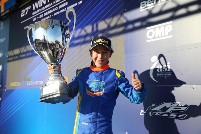 Im internationalen Kartsport waren die von Niklas Schaufler gewonnenen Pokale manchmal fast ...