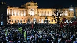 Ausnahmestimmung vor der Hofburg in Wien (Bild: APA/HELMUT FOHRINGER)