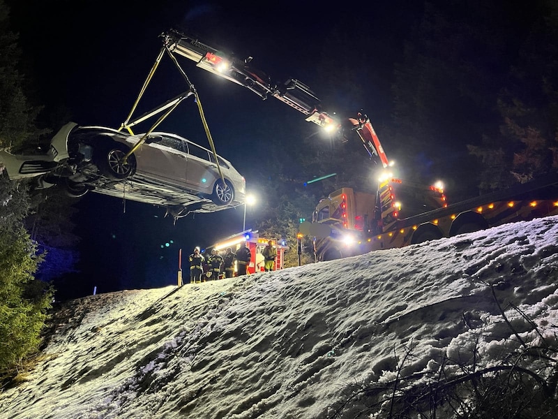 Das Wrack wurde geborgen (Bild: Freiwillige Feuerwehr Glödnitz)