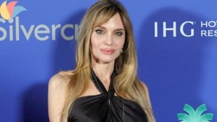 Angelina Jolie feiert das Comeback des seitlichen Ponys! (Bild: APA/Getty Images via AFP/GETTY IMAGES/KEVIN WINTER)