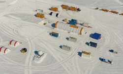 Luftaufnahme des Forschungscamps Little Dome C in der Antarktis