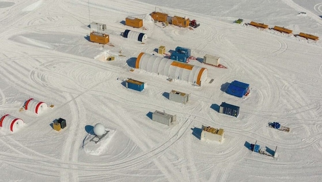 Aerial view of the Little Dome C research camp in the Antarctic (Bild: kameraOne (Screenshot))