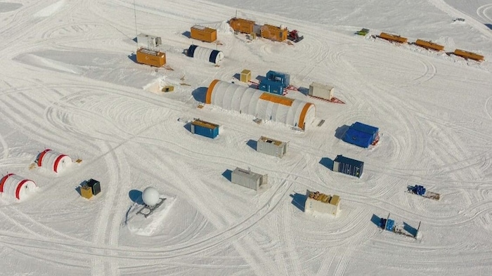 Luftaufnahme des Forschungscamps Little Dome C in der Antarktis