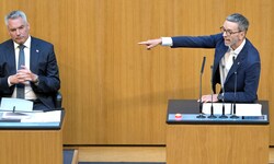 Macht es Kickl besser als Nehammer? Der hatte im (Noch)-Bundeskanzler schnell einen Schuldigen ...