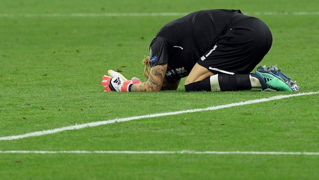 Loris Karius (pictured here after the worst game of his career) looks set to make a fresh start at Schalke. (Bild: APA/AFP)