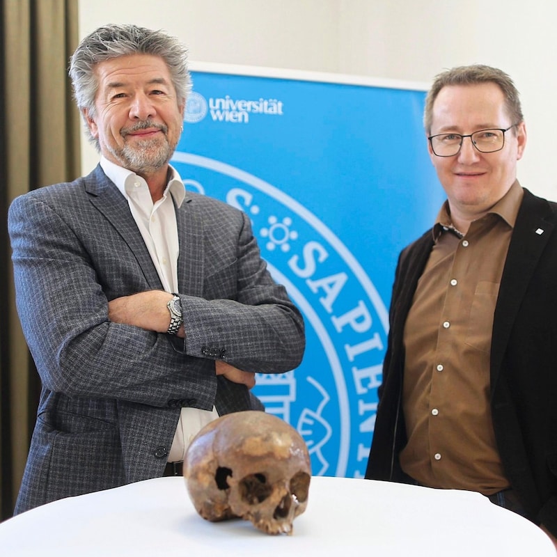 Anthropologist Gerhard Weber from the University of Vienna with archaeologist and Ephesus expert Martin Steskal from the Academy of Sciences (Bild: Bartel Gerhard)