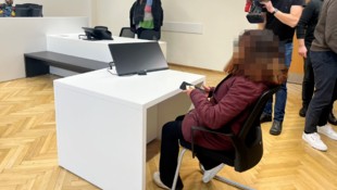 Die junge Angeklagte im Wiener Landesgericht.