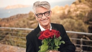 Wem wird der erste „Golden Bachelor“ seine Rosen überreichen? (Bild: Foto: RTL / Stephan Pick)