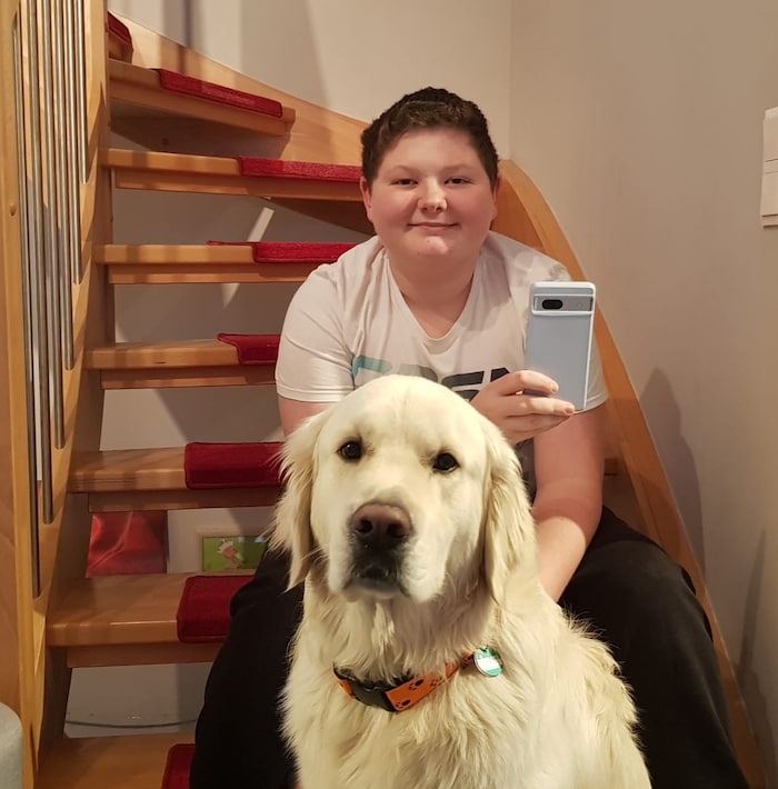 Simun and dog "Milo" are happy!