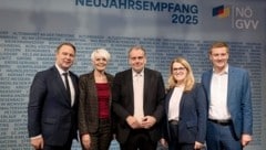 Bundesobmann Andreas Babler, „Hausherrin“ Ulrike Schachner, GVV-Präsident Andreas Kollross, Landesrätin Ulrike Königsberger-Ludwig und NÖ-SPÖ-Parteichef Sven Hergovich. (Bild: Molnar Attila/Attila Molnar)