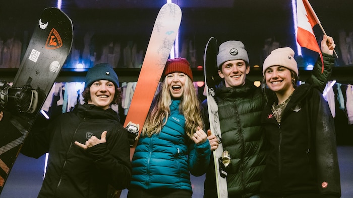 Jana Häusl (2. v. l.) und die weiteren 2024 Junioren-Champions.