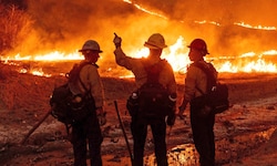 Die Feuerwehr in Los Angeles hat weiter mit mehreren großen Brandherden zu kämpfen.