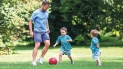 Andreas Ulmer mit seinen Kindern. (Bild: Tröster Andreas)