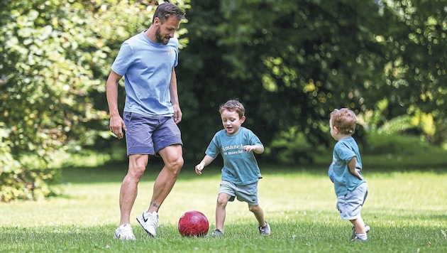 Andreas Ulmer mit seinen Kindern. (Bild: Tröster Andreas/ANDREAS TROESTER)