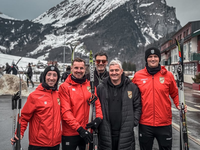 Athletiktrainer Lucas Vidal, Co-Trainer Martin Schneider, Sportvorstand Stephan Muxel, Coach Markus Mader und Tormanntrainer David Stemmer (v.l.n.r.) freuten sich über die gelungenen Tage.  (Bild: Austria Lustenau)