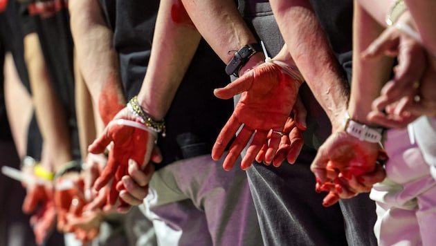 Israelis protest against their own government. (Bild: AFP/Jack GUEZ)