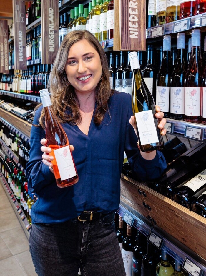 Benita steht in ihren Rieden im östlichen Niederösterreich für eine ganz neue Generation im Weinbau 