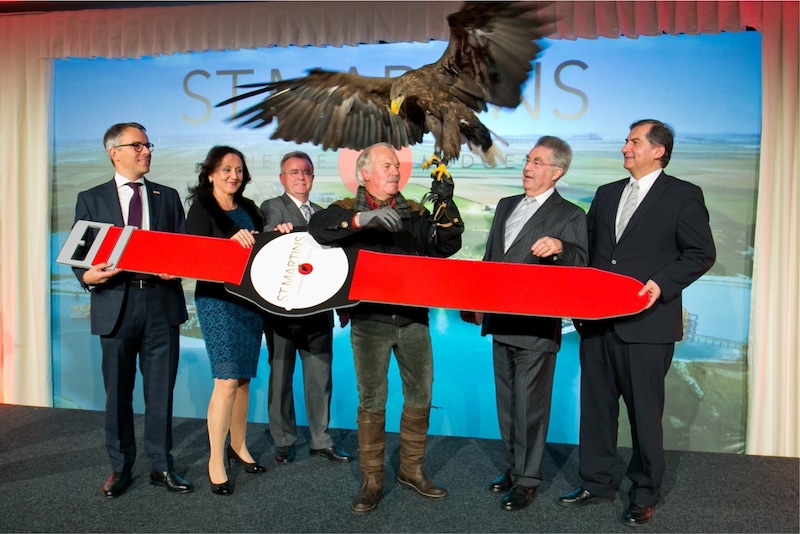 Bei der Eröffnung 2009 war auch ein Adler zu Gast  (Bild: St.Martins Therme & Lodge)