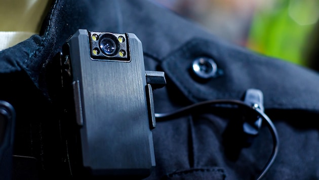 Die Bodycams sollen abschreckend wirken, dienen aber im Fall der Fälle auch als Mittel zur Beweissicherung. (Bild: stock.adobe.com/Lutsenko Oleksandr)