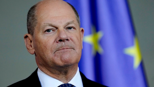 For Germany's Chancellor Olaf Scholz, we are in "damn serious times". (Bild: APA/AP)